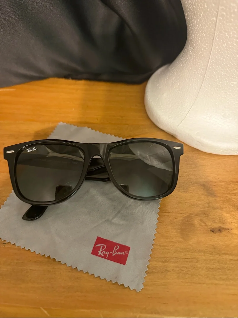 Ray-Ban Men’s Black Frame Sunglasses with Green Lenses